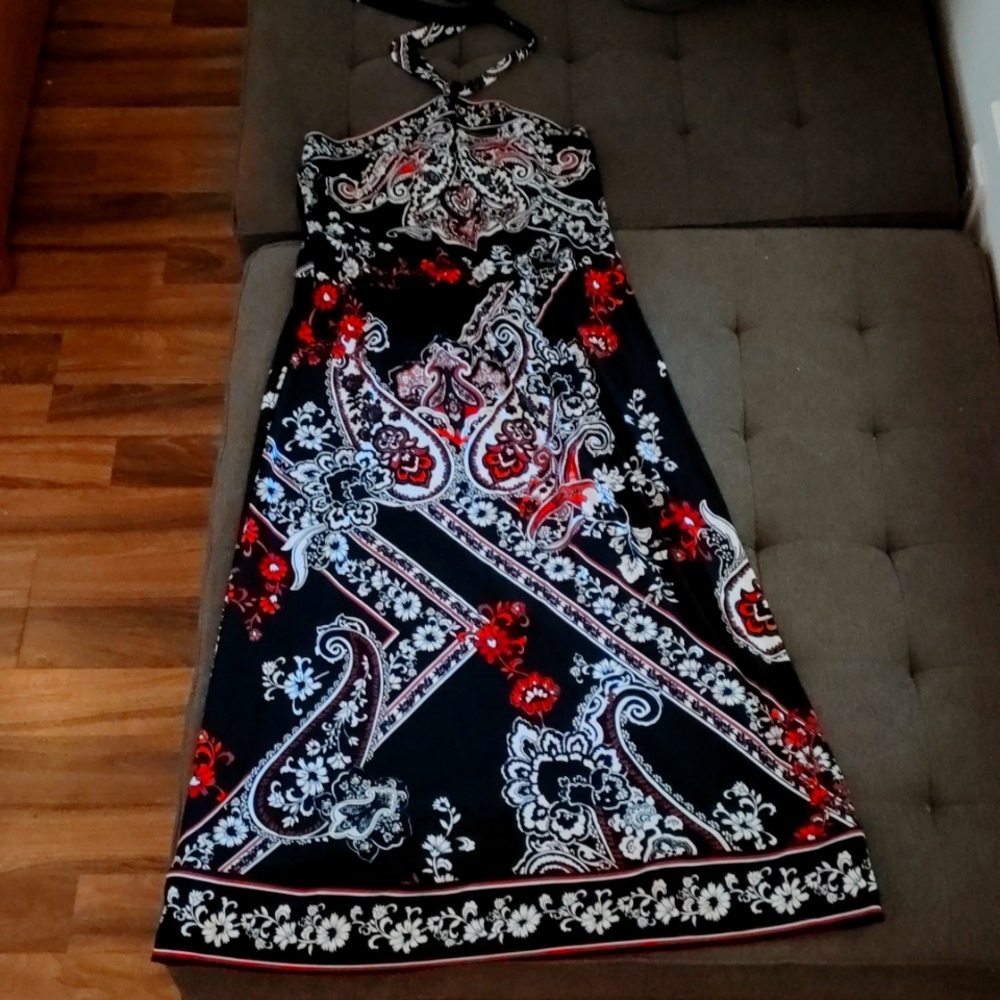 White House Black Market black, red and white floral patterned summer dress
